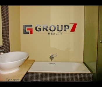 En-suite bathroom with shower and bath tub