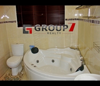 Immaculate bathroom with Jacuzzi type bath tub